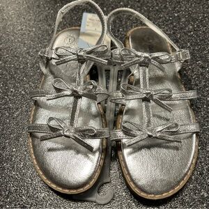 NWT Cat & Jack Metallic Silver Aria Bow Sandals for Kids- Size 1